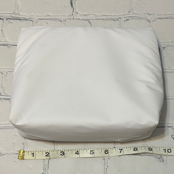 New Dior Pouch & Beauty Bundle With Dior Hydra Life Micellar Cleanser (10 Items) - Picture 4 of 16